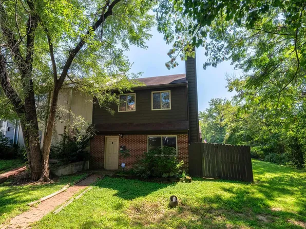 147 Woodlake Dr, Charlottesville, VA 22901