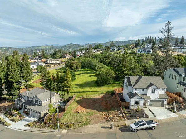 1911 Lyon Court, Santa Rosa, CA 95403