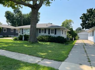 940 27th St, Marion, IA 52302