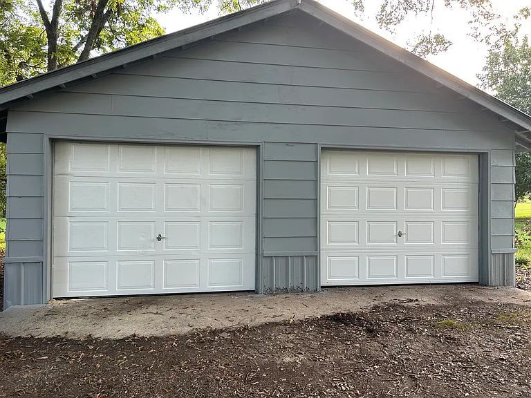 Double garage/storage/workspace