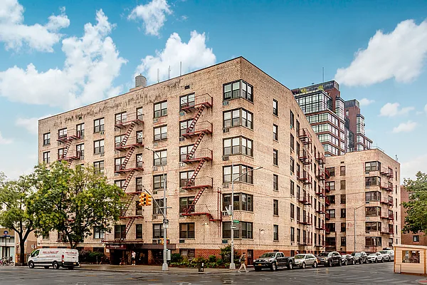 Rented by Compass | media 18