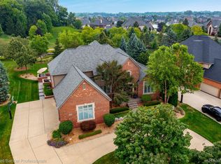 17960 Ridgeview Dr, Northville, MI