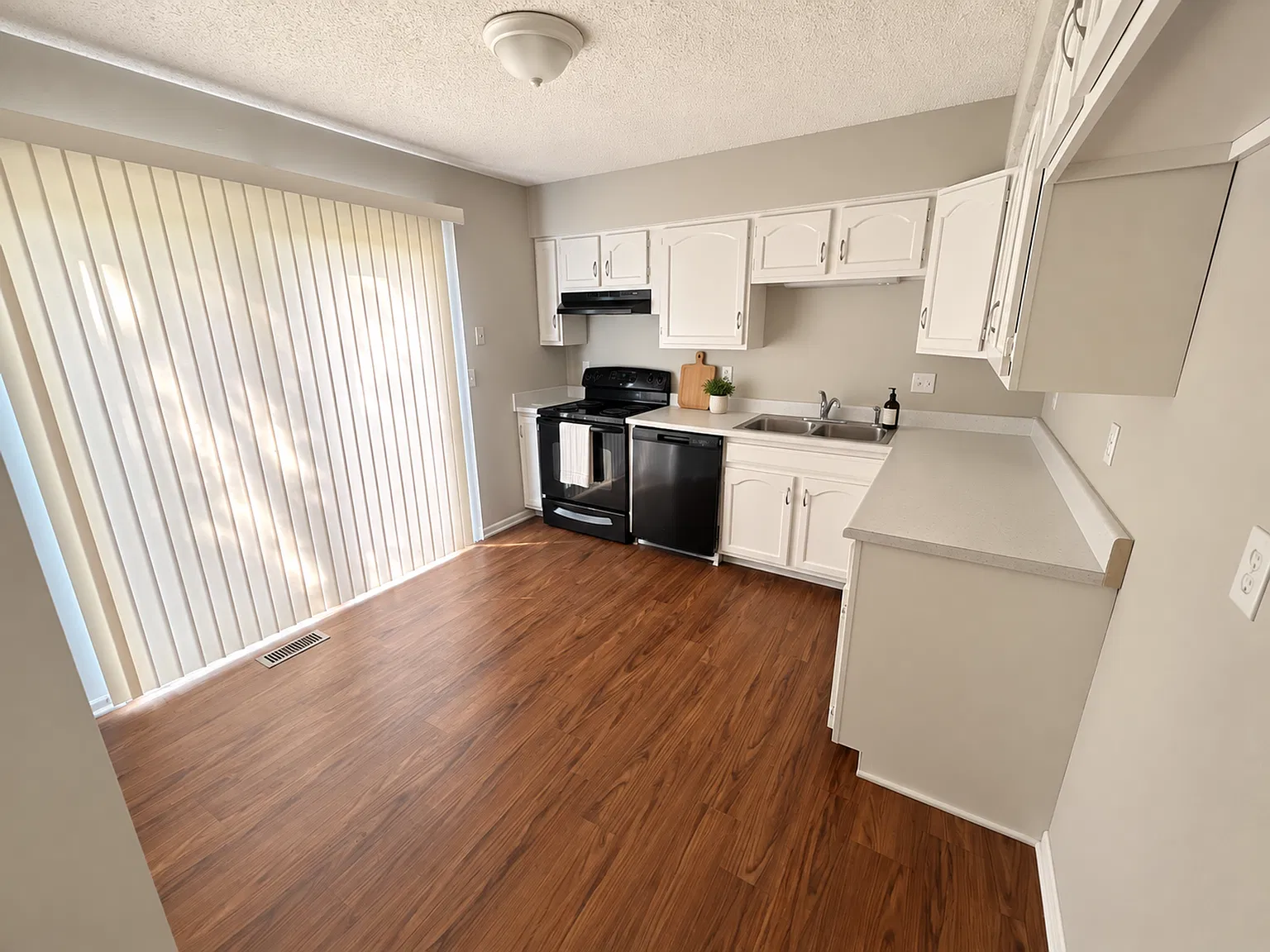Nieman Park Townhome Duplexes — Photo 4