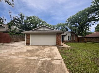 409 Misty Oaks St, Azle, TX 76020