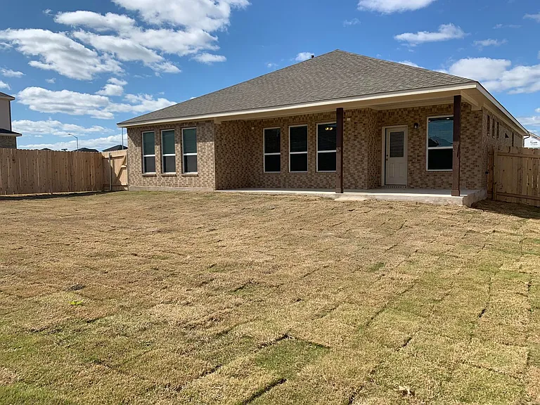 1104 Coulee Dr — Photo 34