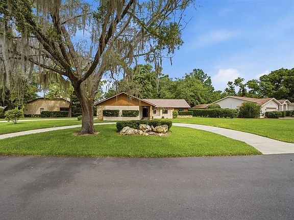 2nd image of 4 Redbay Ct E