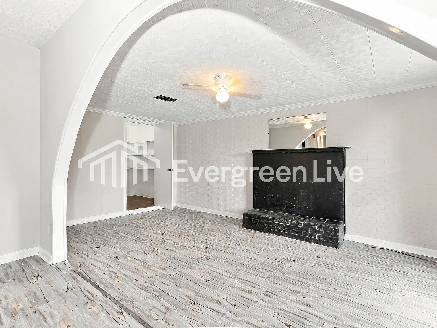 4 bed, 2.0 bath, 1490 sqft, $1,245 — Photo 2