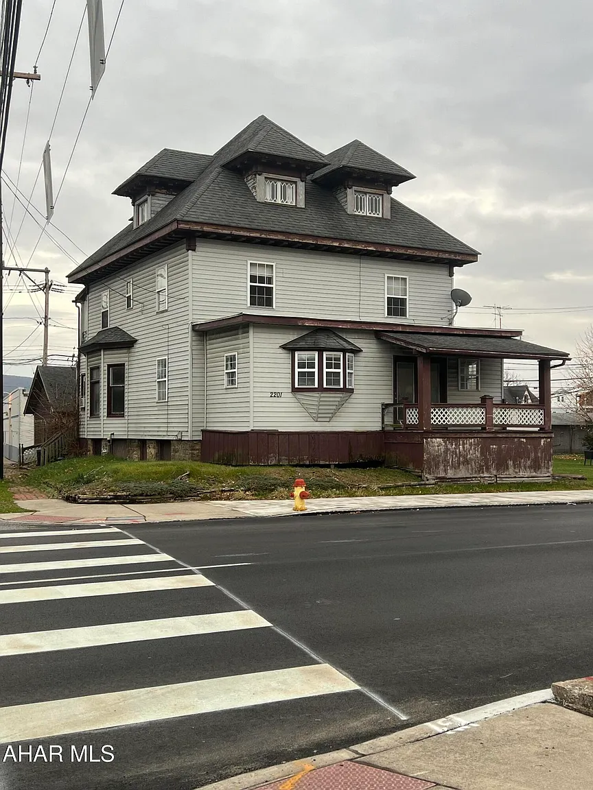 2201 Broad Ave photo 1