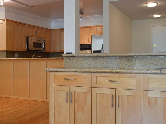 5th image of 616 N Flores St APT 204