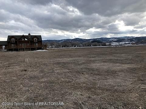 5th image of 21 Bridger Dr