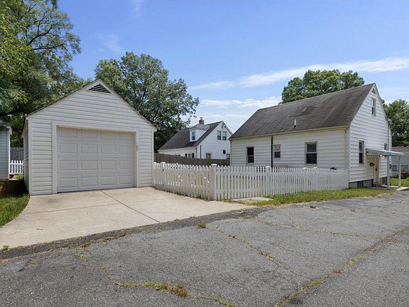5th image of 4810 Delaware St