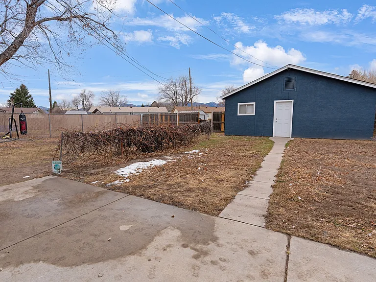3606 Pembroke St — Photo 15