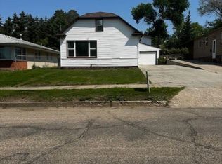 911 9th Ave NE, Minot, ND 58703