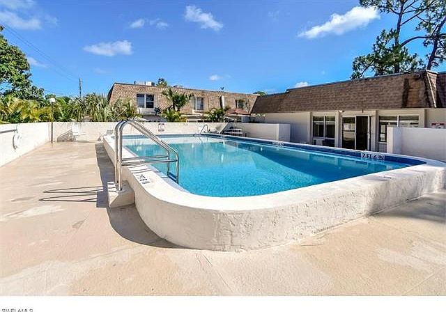2nd image of 4926 Hawaii Blvd #4