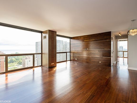 3rd image of 4343 N Clarendon Ave APT 2202