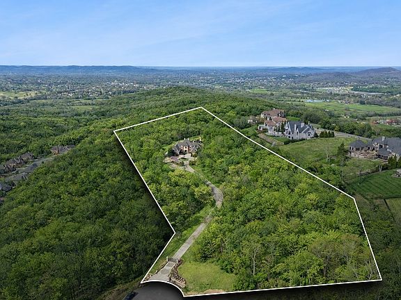 4th image of 334 Lionheart Ct