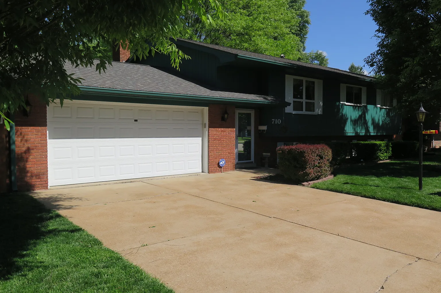 710 N Lincoln Ave photo 1