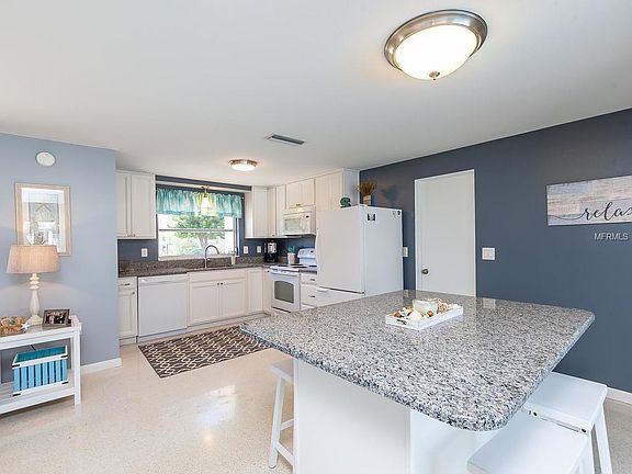 4th image of 1797 Palm Dr