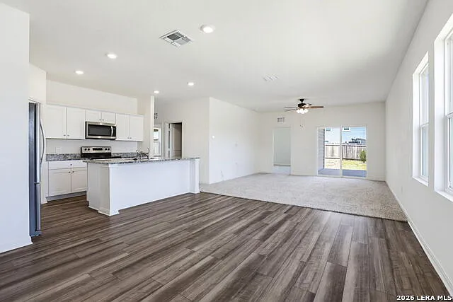 3 bed, 2.0 bath, 1536 sqft, $1,800 — Photo 4