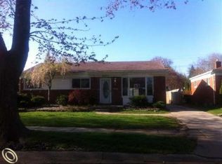 22232 Barton St, Saint Clair Shores, MI 48081