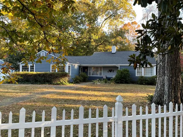 32 Clifton Ave, Kilmarnock, VA 22482