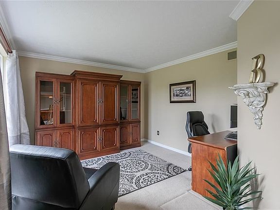 4th image of 25 Enwright Dr