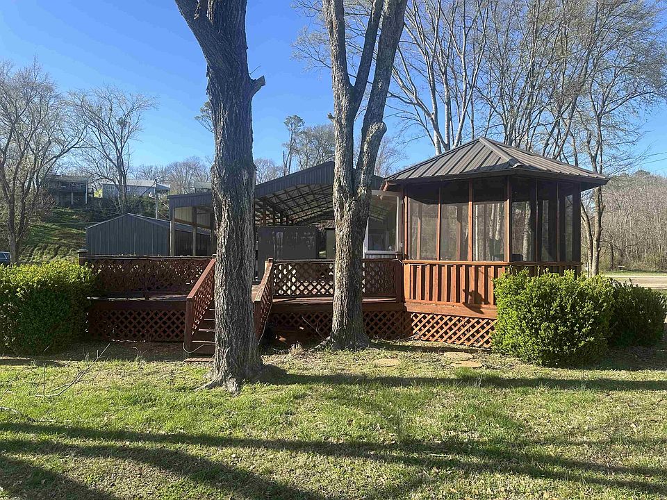 2nd image of 530 Catfish Ln