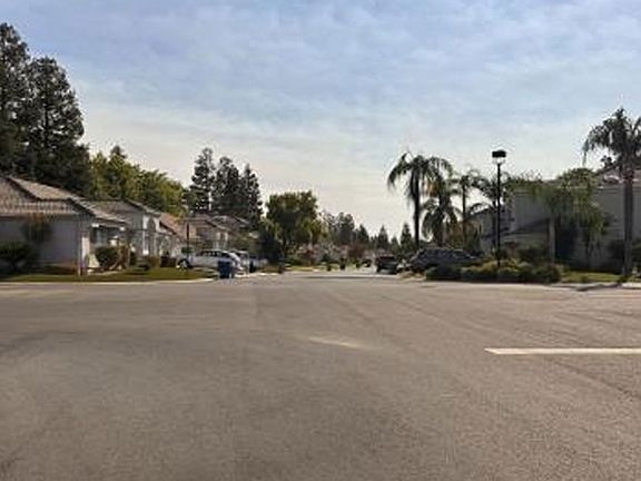 Exterior Neighborhood (street photo)