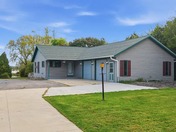 727 E Clay St, Whitewater, WI 53190