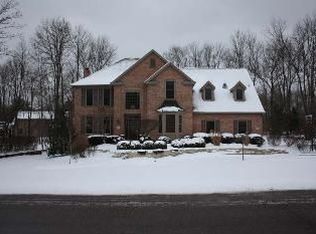 3307 Foxcroft Dr, Lewis Center, OH 43035