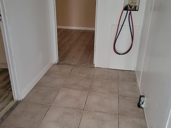4th image of 1720 NW 38th Ave Unit 161