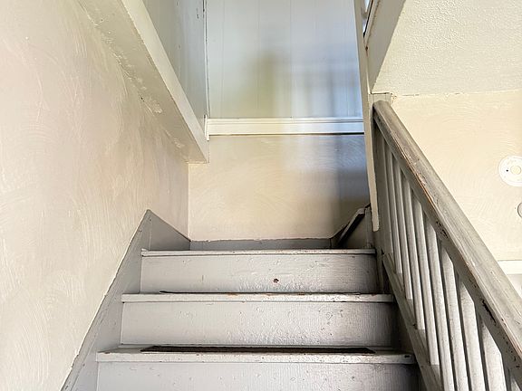 5th image of 251 S Sycamore St