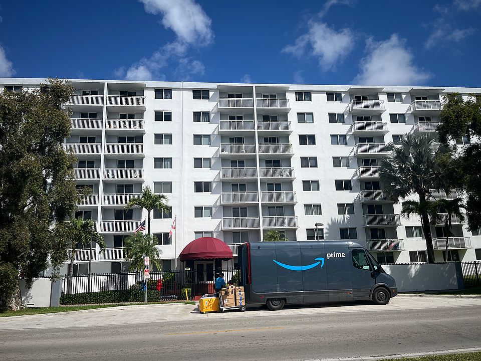 1st image of 1251 NE 108th St #498