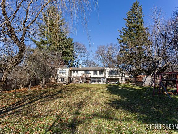 3rd image of 2721 Almont Ave SE