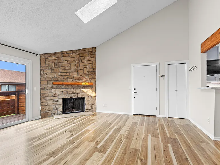 335 Wright St #312 — Photo 14