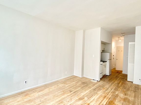 3rd image of 424 W 57th St #5DD