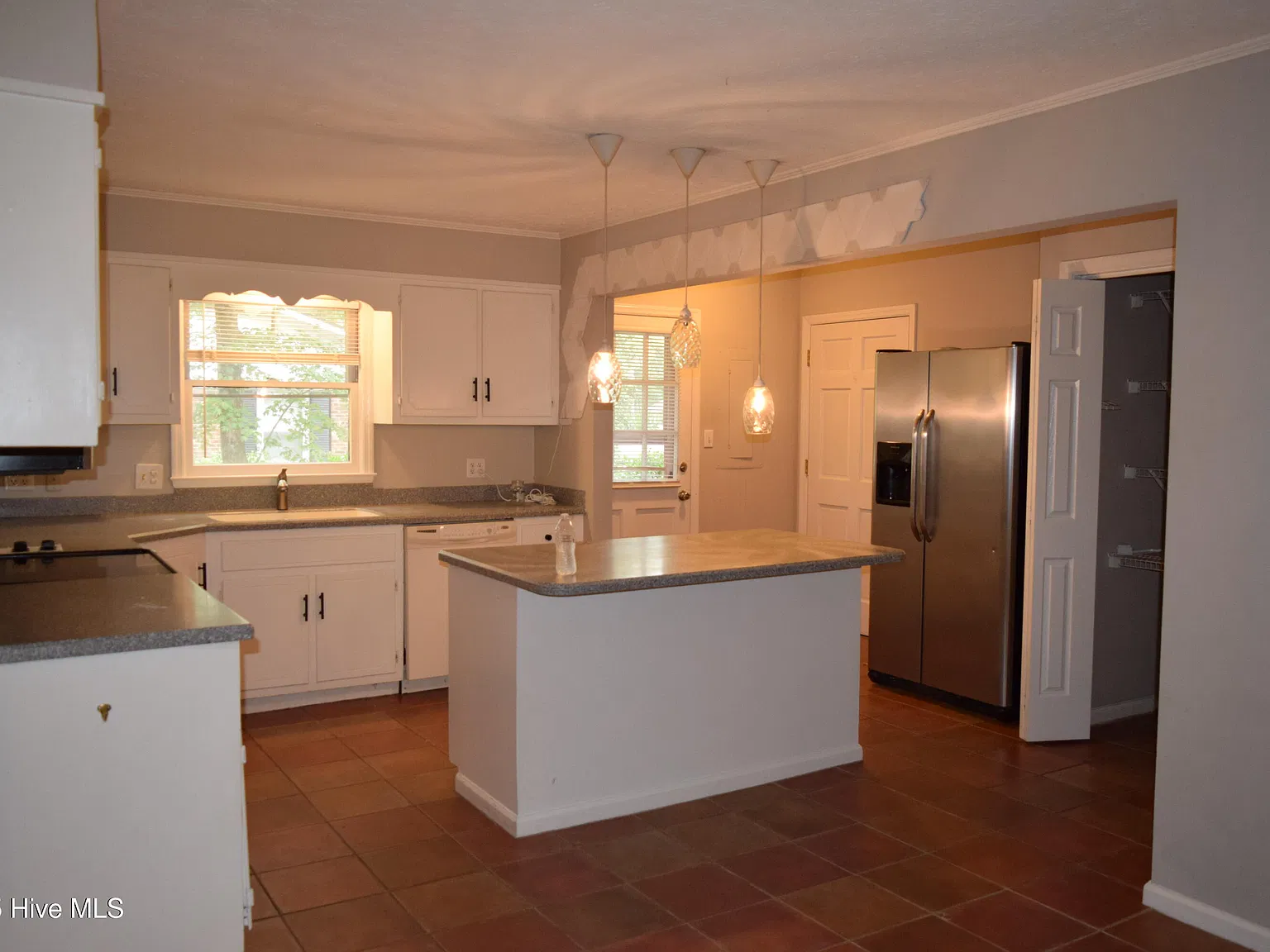 3 bed, 2.0 bath, $1,950 — Photo 2