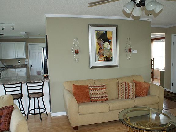 4th image of 489 Yorkshire Dr