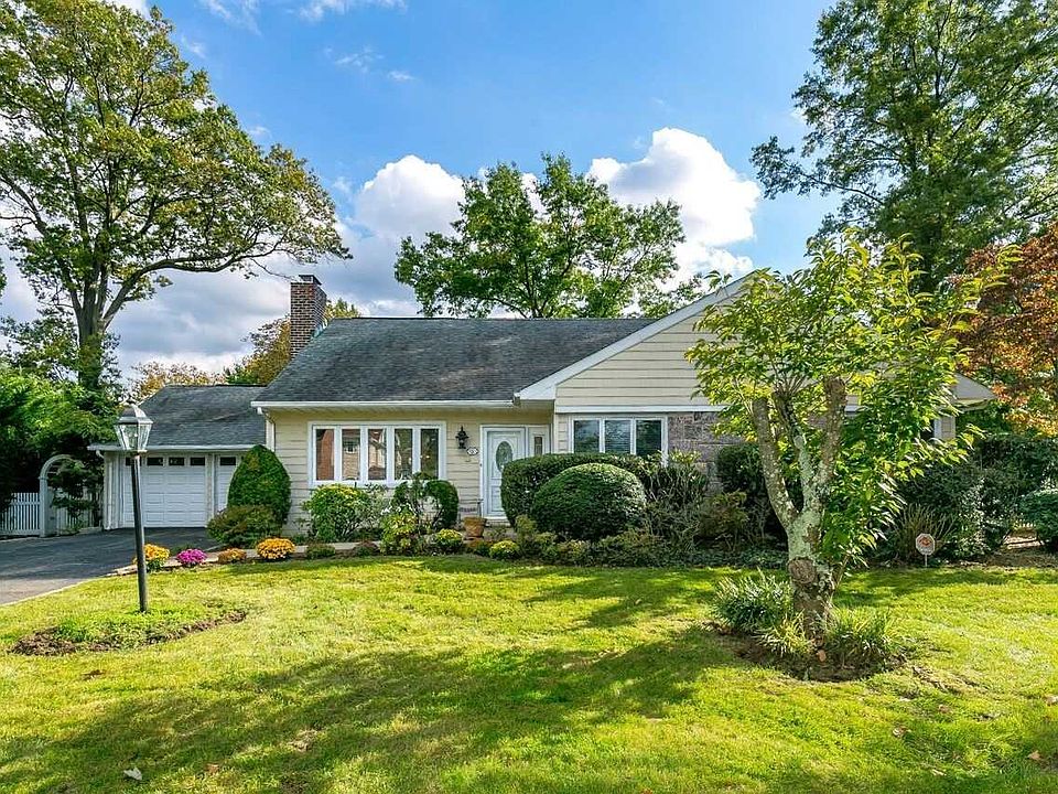 1st image of 5 Pine Dr S