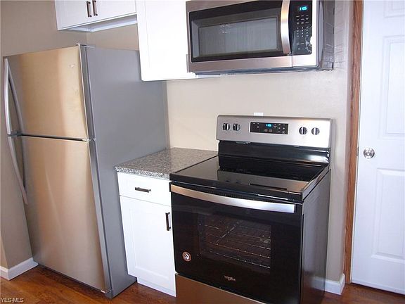 4th image of 1600 Oakwood Ave