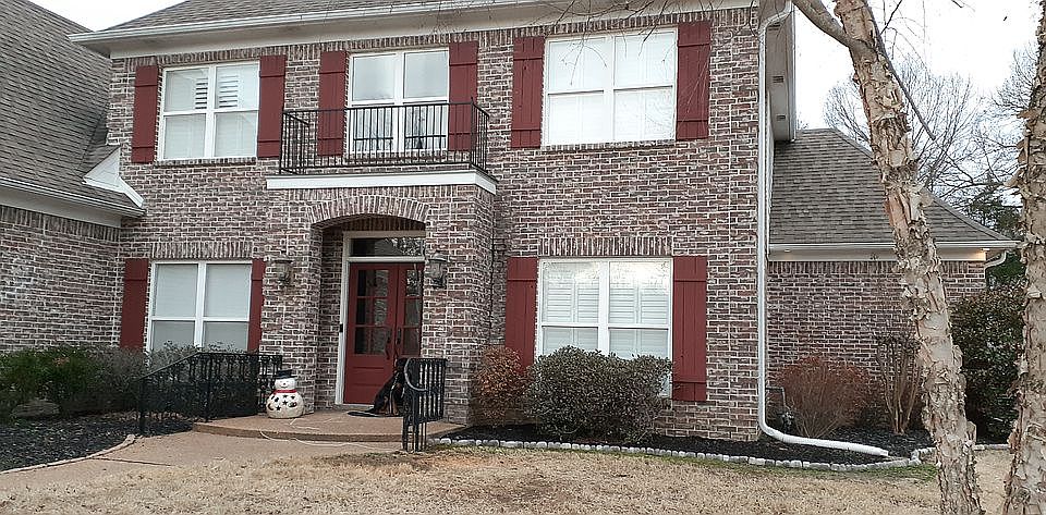 1st image of 70 Northwood Dr