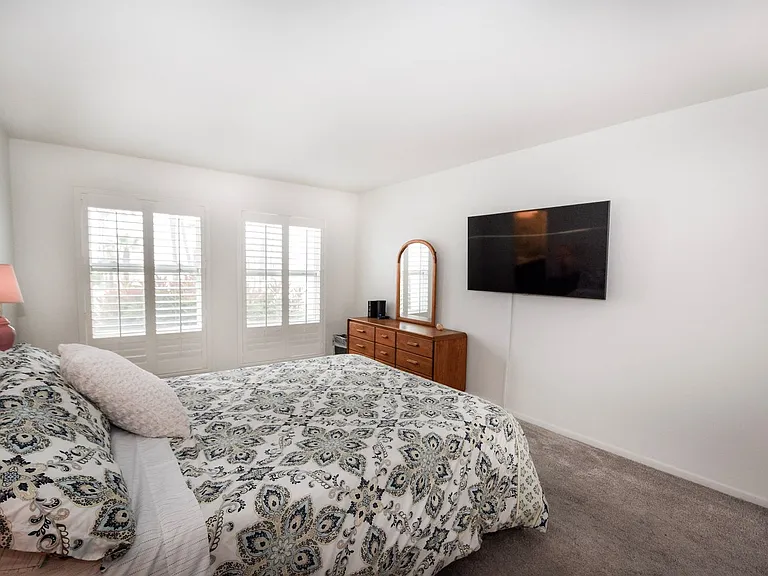 102 Antigua Ct — Photo 19