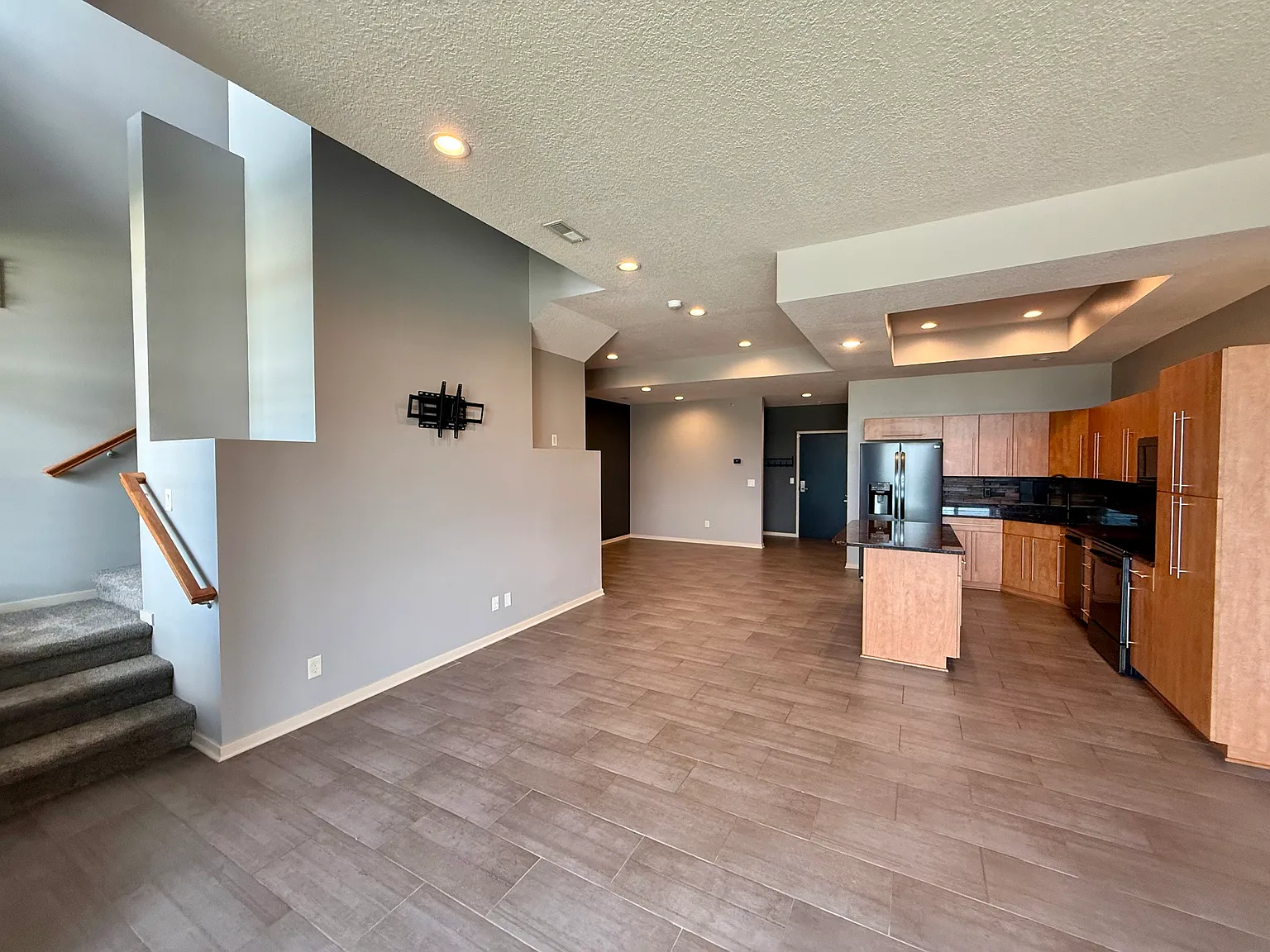 2 bed, 1810 sqft, $2,200 — Photo 3