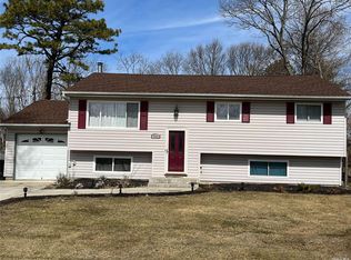 351 Southport St, Ronkonkoma, NY 11779
