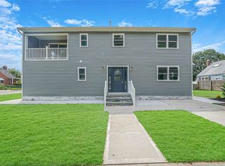 16 Milton St, Hicksville, NY 11801