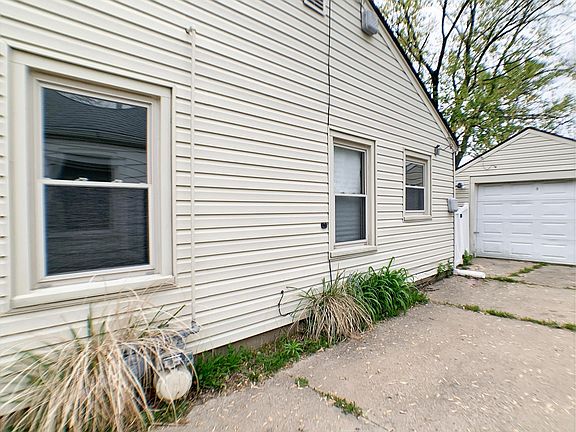 5th image of 709 E Gift Ave