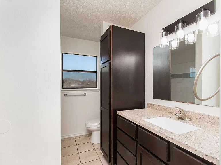 2104 Corona Dr — Photo 18