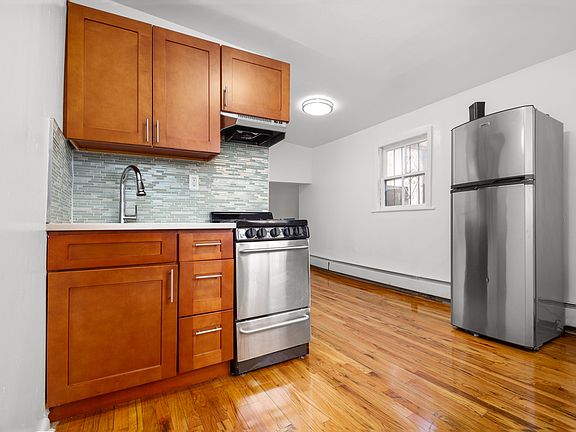 5th image of 28 Jane St #1