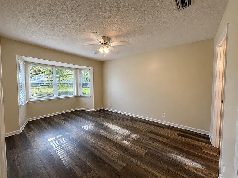 212 Muskogee Ct — Photo 3
