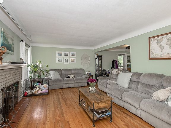 4th image of 2403 Lincoln Ave
